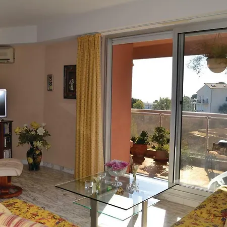One-bedroom In * Nice